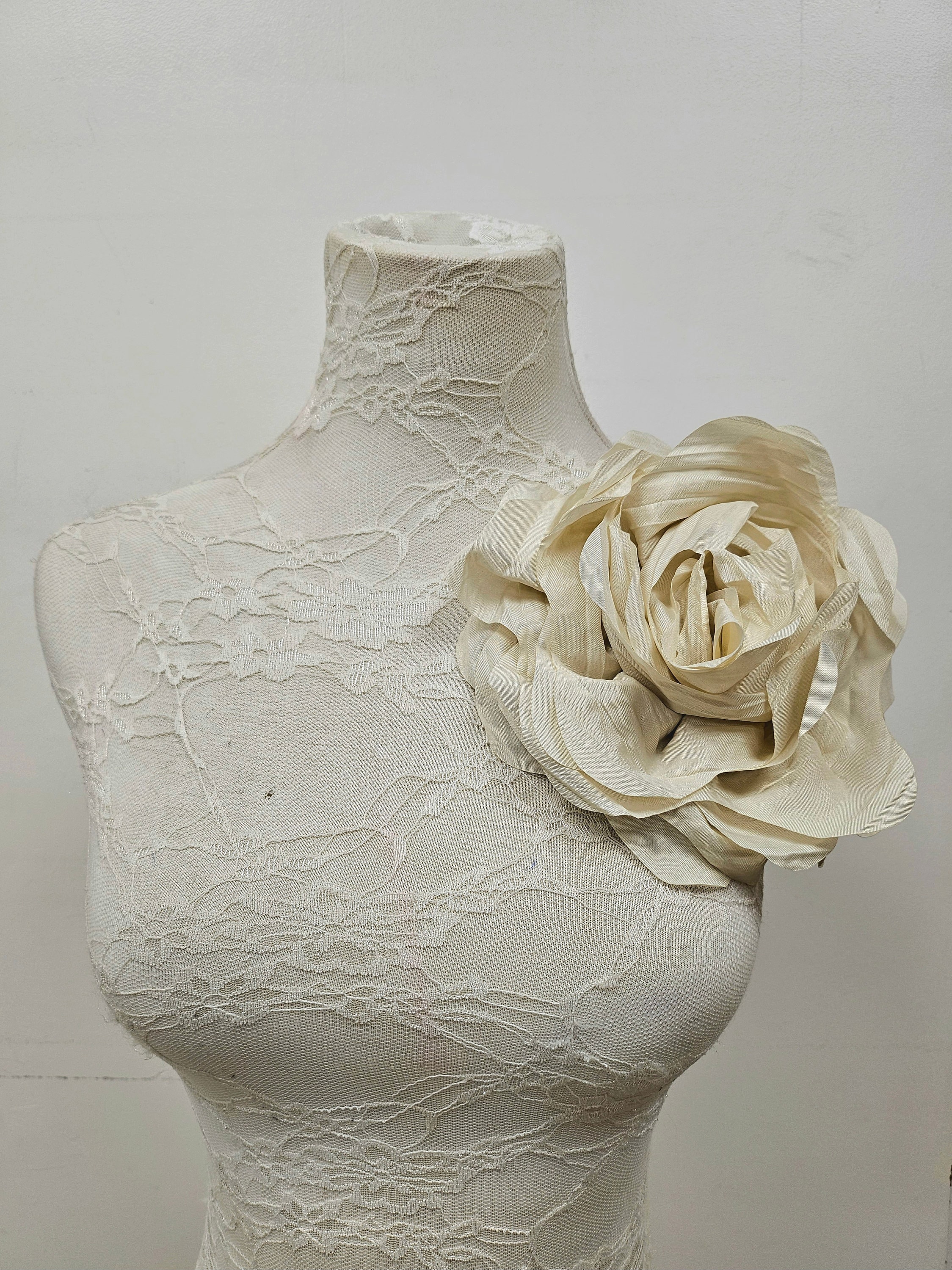 Wunderschöne weiße Blume, Anstecknadel, Ansteckblume, Ansteckblume, Ansteckblume, Ansteckblume, Anstecknadel, Ansteckblume, Anstecknadel, Anstecknadel