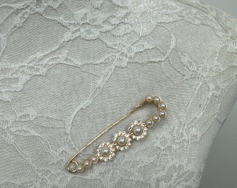 pearl pin brooch, pearl pin, brooch, gold pin, pearl diamante brooch