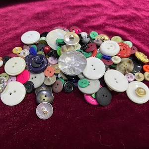 Botones surtidos 80 gramos por paquete, Botones Mixtos, Bolsa Misteriosa, Botones de Plástico, Botones de Colores Aleatorios, Botones Artesanales, Botones Varios