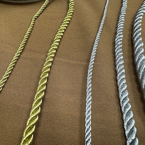 Treccia metallica, cavo metallico, corda metallica, corda attorcigliata, corda d'oro, corda d'argento, treccia, cordoncino, cavo ritorto d'oro, cavo d'argento