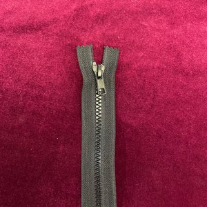 No.5 plastic zips, plastic zips, vislon zips, chunky zips, zips.