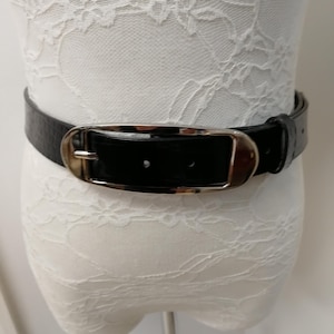 Gürtel im Schlangenleder-Design, Skatergürtel, Glanzgürtel, Lackgürtel, eleganter Gürtel, schwarzer Gürtel