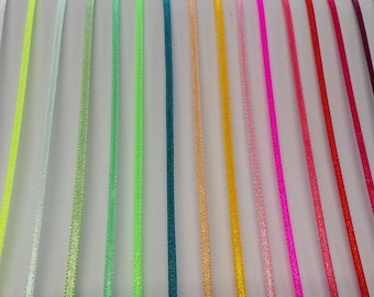 Cinta de raso de 3 mm, cinta de raso de nailon de doble cara. Disponible en 36 colores. Incluye presillas para colgar y cinta de 3 mm.