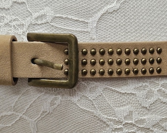 Vintage Brown and Cream Leather Belt with Studded Accent Studded Vintage Leather Belt - AMSHRTG – AMSTERDAM HERITAGE main image 3