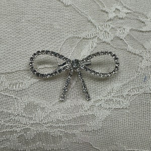 Diamanté bow, diamanté pin, brooch, diamanté brooch, bow, brooch, diamanté
