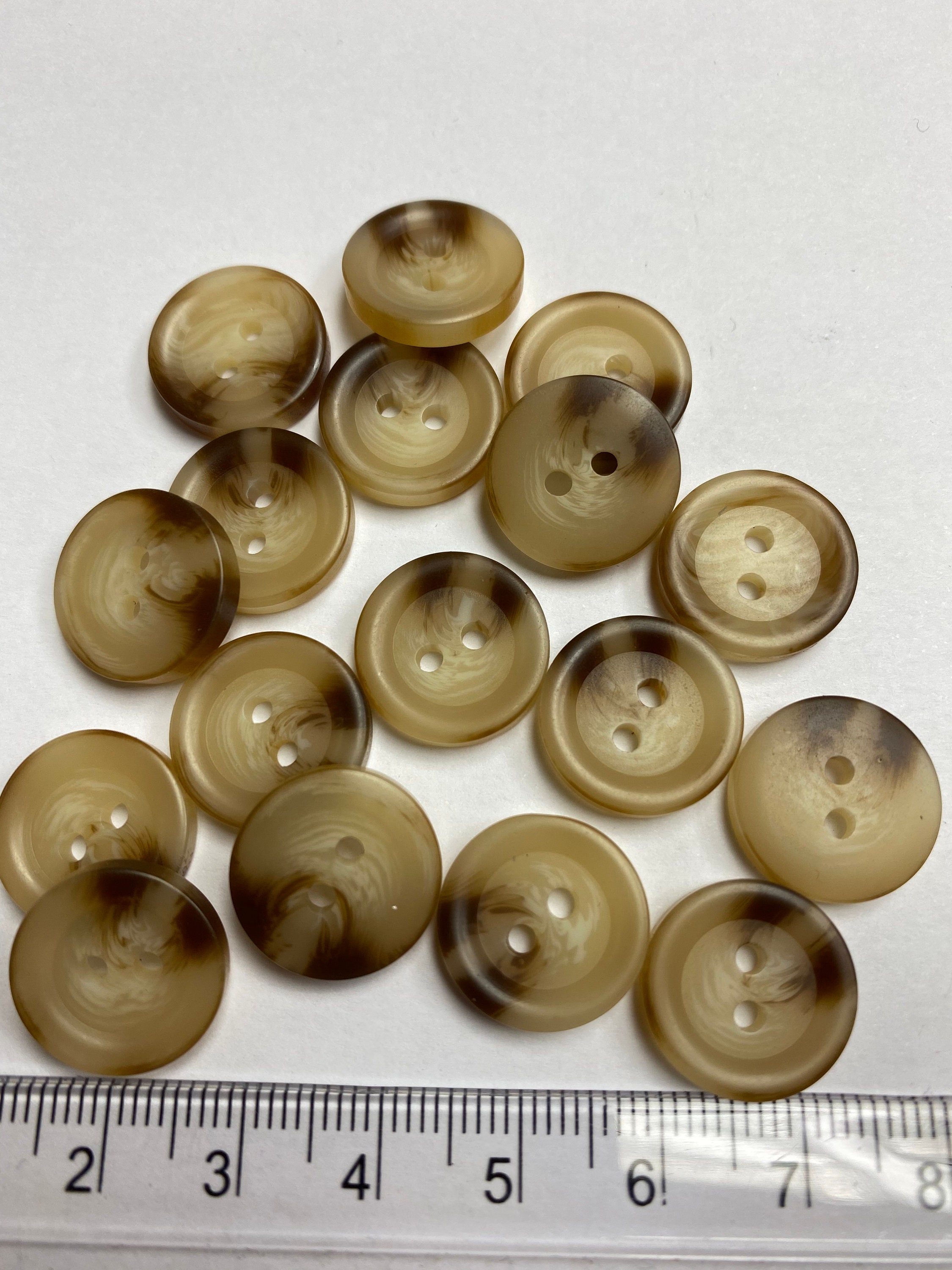 Bottoni In Vero Corno Di Bufalo Marrone – 6 Pezzi, 4 Fori, Quasi Piatti, Fatti In Germania (22mm)