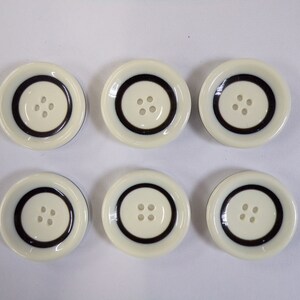 36mm, White Flat Buttons, 4-hole Large Buttons, Vintage Buttons, Coat Buttons, Sewing Buttons, large buttons, black and white buttons. 6 pcs