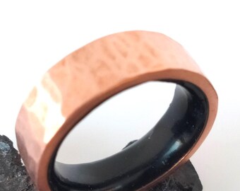 Crystal ring, Raw black Tourmaline stone, Mens wedding band, Mens wedding ring, Mens Engagement ring, Copper ring, Hammered band, Unisex