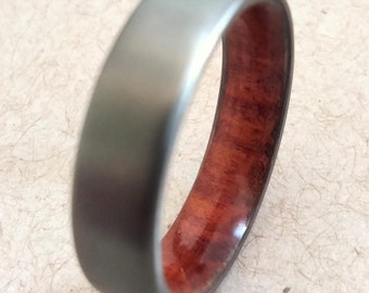 Gift for mens, Titanium wedding mens, Secuoya wood inside, Anniversary gyft for his or hers