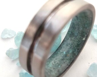 Men's wedding ring with raw Aquamarine stone inside, Unisex rings hypoallergenic and stainless titanium band, His and hers Engagement rings