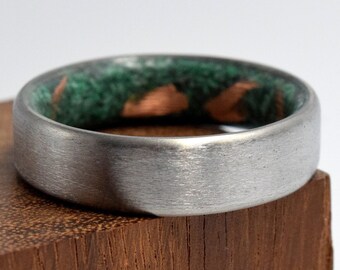 Titanium band with brushed finish, Green Malachite stone rings, Small pieces of recovered copper, Anniversari ring gift, Christmas gift
