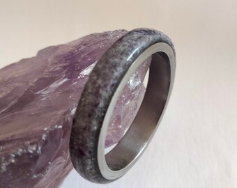 Gift for womens, Hypoallergenic titanium wedding ring with purple amethyst natural stone, Hid and hers wedding roind band, 4mm unisex band