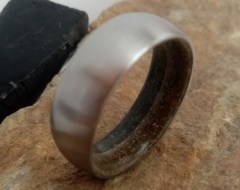 Dinosaur bone ring, The fossil, Petrified dinosaur bone ring, Obsidian stone, Titanium wedding band, Unique anniverary gift, Raw stone, 7mm