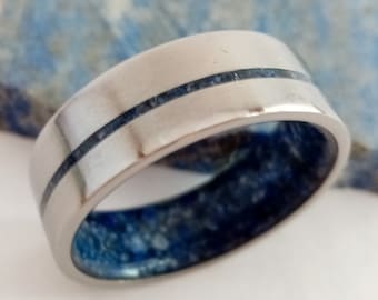 Jewelry gift for her, Titanium band ring, Blue Lapis lazuli stone inside and a 1mm groove on the outside, Ring brilliant finish, Unisex ring