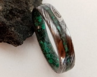 Damascus Steel Wedding Band: Malachite & Emerald Raw Stone Ring
