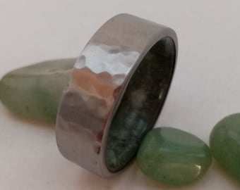 Hammered titanium /stone