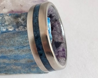 Crystal Wedding rings for men, Alternative Womens Engagement band, Natural blue Lapis lazuli stone outside, Raw Purple Amethyst stone inside