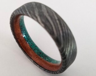 Handmade Damascus Steel Ring: Mahogany Wood & Malachite Stone Inlay