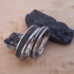 Couple wedding bands, Tourmaline raw stone, Matching wedding band his and hers, Black rings, Wedding rings, Titanium bands, 5mm 3mm