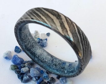 Handmade Damascus Steel Ring: Raw Sodalite Stone Inlay, Unisex Wedding Band