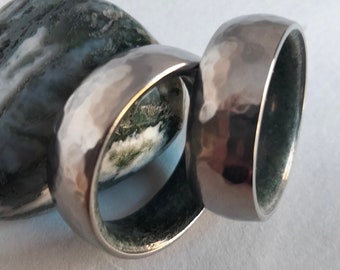 Moss Agate Titanium Wedding Band Set: Hammered Unisex Rings