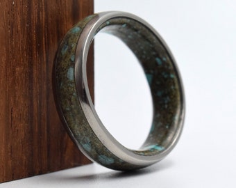 Round wedding band for him or hers, Titanium Engagement ring, Petrified wood and Turquoise stone, Raw stone ring, Unisex christmas gift