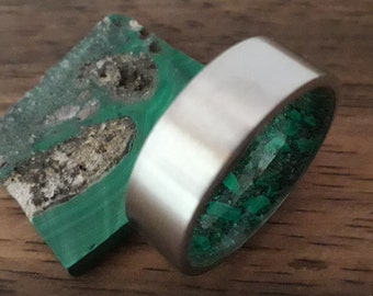 Titanium ring for men with natural green Malachite stone inside, Marriage ring for women, Hypoallergenic titanium ring, Ring for him or her