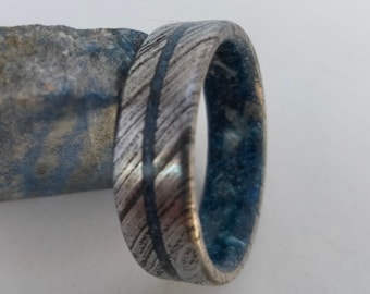 Damascus Steel Ring with Raw Lapis Lazuli - Beveled Wedding Band