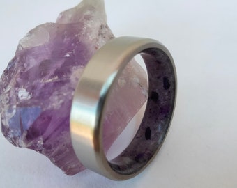 Amethyst raw stone, Titanium wedding band, Engagement ring, Mens wedding band, Women wedding band, His and her ring, Man wedding band, 6mm