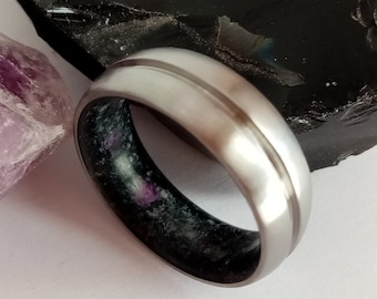 Obsidian Amethyst Titanium Ring: Raw Stone Boho Wedding Band