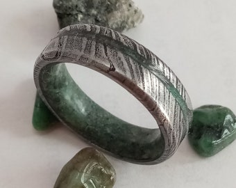 Damascus Steel Man Ring: Raw Emerald Stone Wedding Band, 7mm
