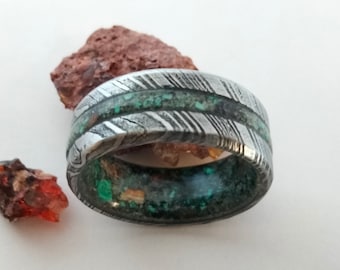 Handmade Damascus Steel Ring: Green Malachite & Emerald Stone