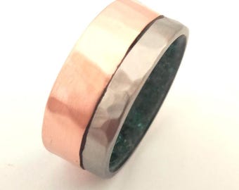 Double ring mens titanium and copper hammered band Malachite stone