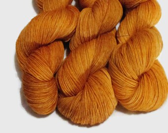 Hand Dyed 4ply Superwash Merino – 100g - 400m - 100% Merino - Honey