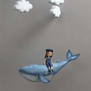 Mobile Petite fille sur sa baleine dans les nuages image 1