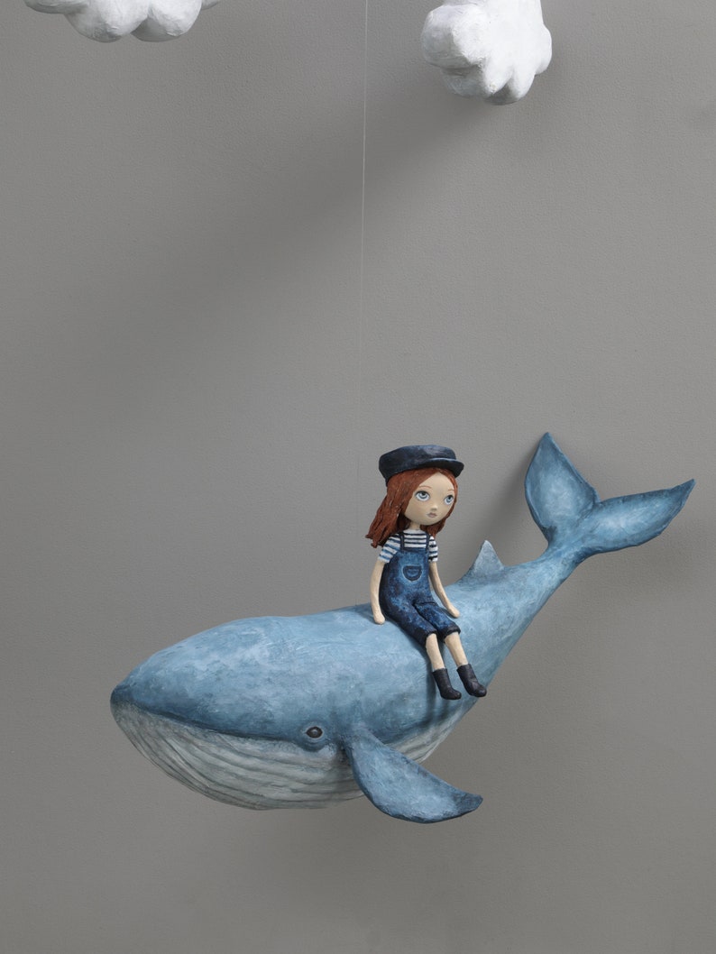 Mobile Petite fille sur sa baleine dans les nuages image 3