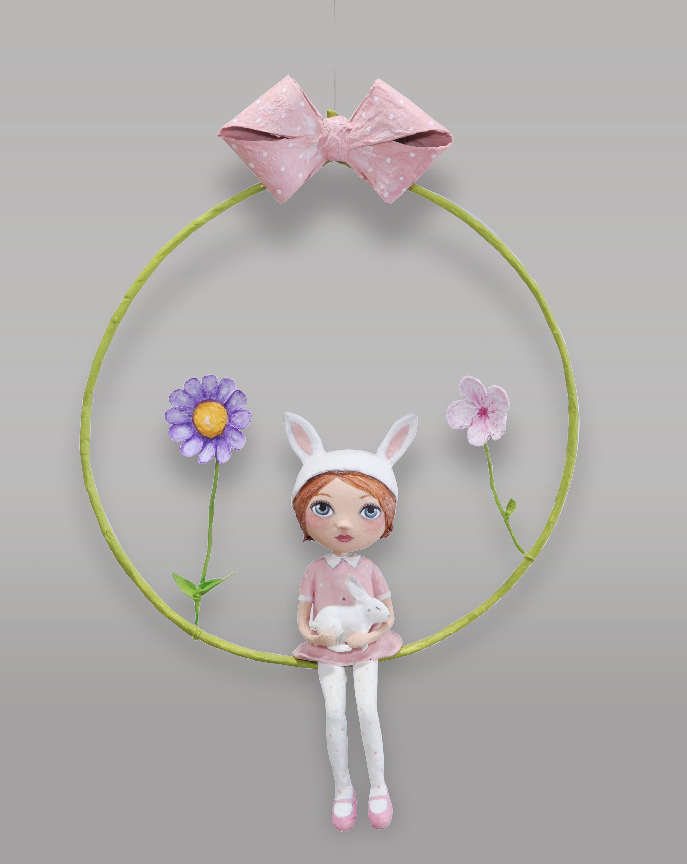 Mobile Petite Fille et Son Lapin Blanc