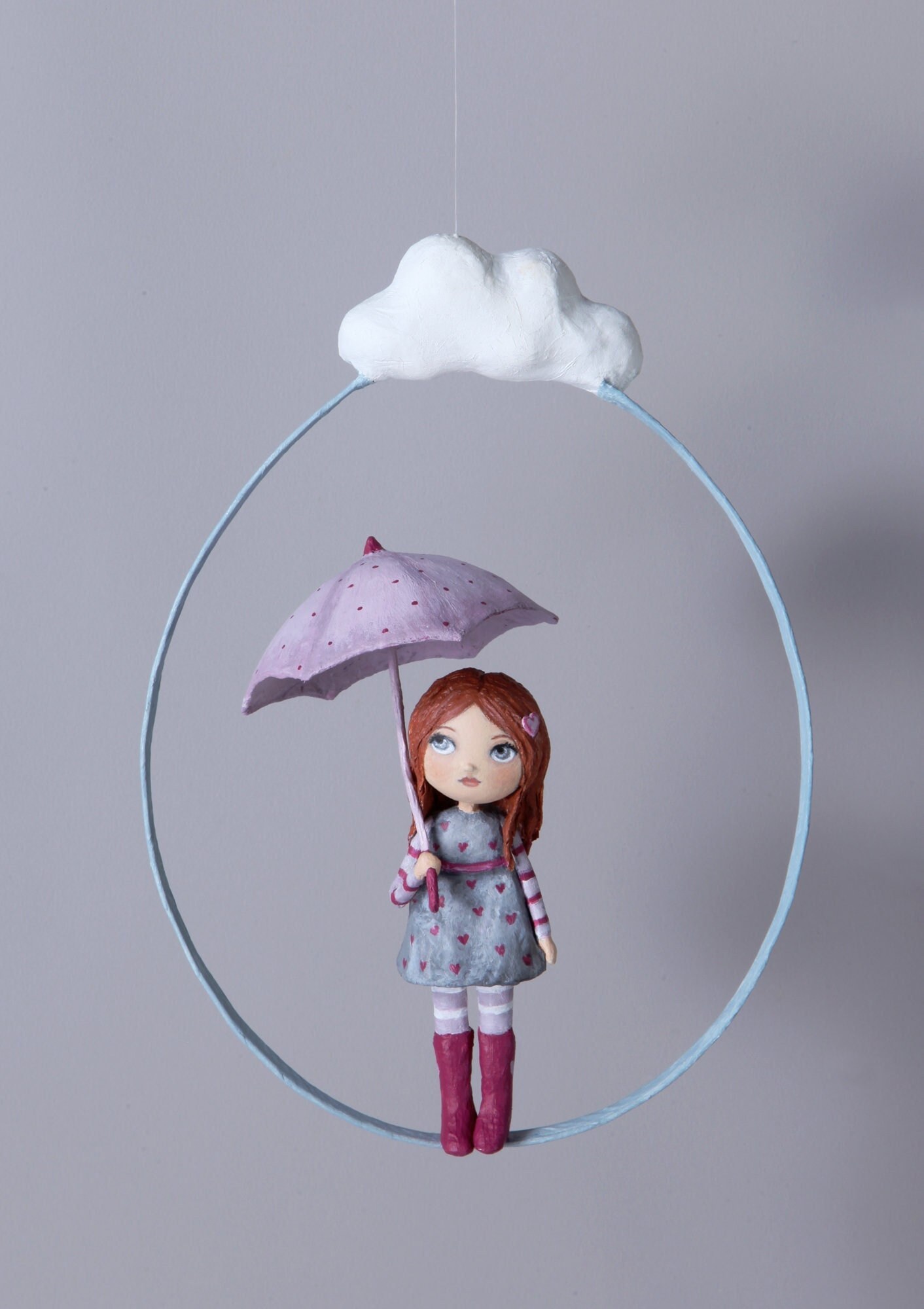 Mobile Petite Fille Sous Un Parapluie