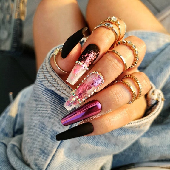 10 Nails Pink Chrome Mirror And Matte Black Glossy Flakes Etsy Hong Kong