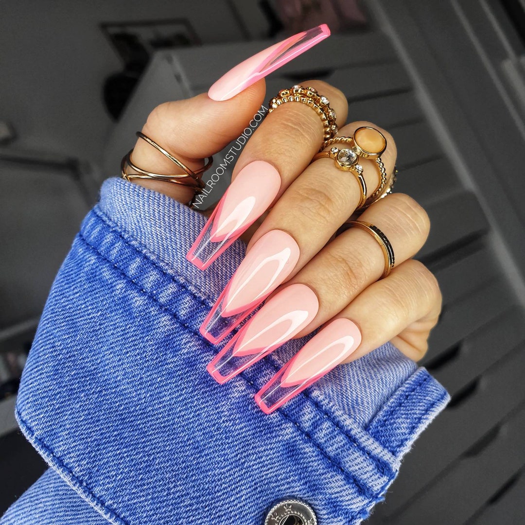Almond nails, pink nails, chrome nails, rose gold nails, Louis