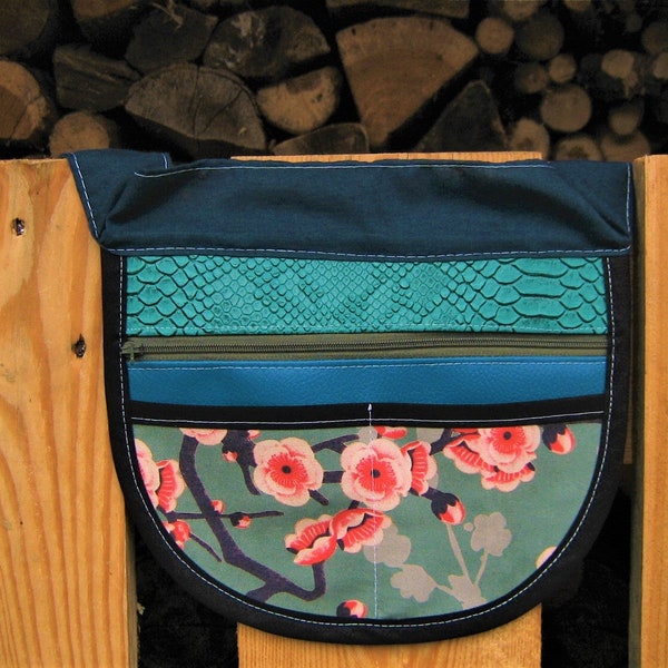 Pocket belt belt in sakura fabric and faux leather blue, vegan, cherry blossom, Japan, special markets, festival, baroudeuse,banana