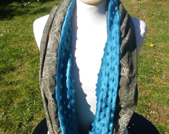 Snood bleu  et coton gris motif "rose" col-capuche, double col,écharpe