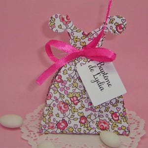 Lot de 10 boîtes à dragées, bonbons ou surprise en forme de robe imprimé liberty eloïse rose ou bleu et étiquette