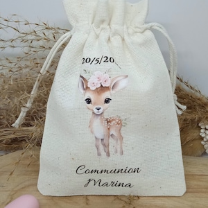 Pochon à dragées en coton écru personnalisé sur le thème biche, faon, cerf , animaux du bois, foret. Sac ballotin à dragées biche