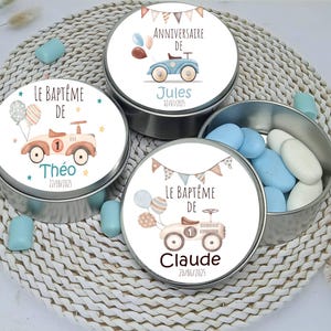 Boite à dragées en métal argenté personnalisée sur le thème voiture vintage bébé. Idéal pour cadeaux invités Baptême. 6 modèles différents