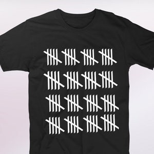 Puede incluir: Camiseta negra con un patr&oacute;n de marcas de conteo blancas. Las marcas de conteo est&aacute;n dispuestas en una cuadr&iacute;cula.
