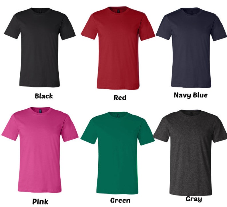 Puede incluir: Seis camisetas de diferentes colores: negro, rojo, azul marino, rosa, verde y gris. Las camisetas son todas del mismo estilo, con cuello redondo y mangas cortas.