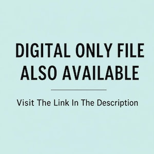 Pu&ograve; includere: Testo su sfondo azzurro: "SOLO FILE DIGITALE DISPONIBILE ANCHE", con una linea sotto e il testo "Visita il link nella descrizione".