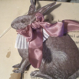 Conejo, nostálgico, hecho a mano, de cartón resistente y borde, shabby, vintage, decorado con cariño.