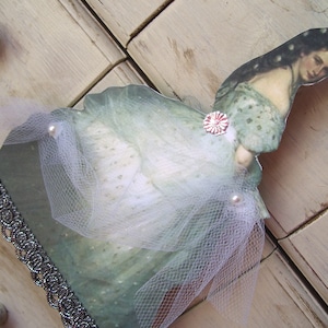 Sissi como colgante decorativo, vintage, hecho a mano, decorado con mucho cariño, aprox. 19 cm. De cartón resistente, con una adorable decoración.